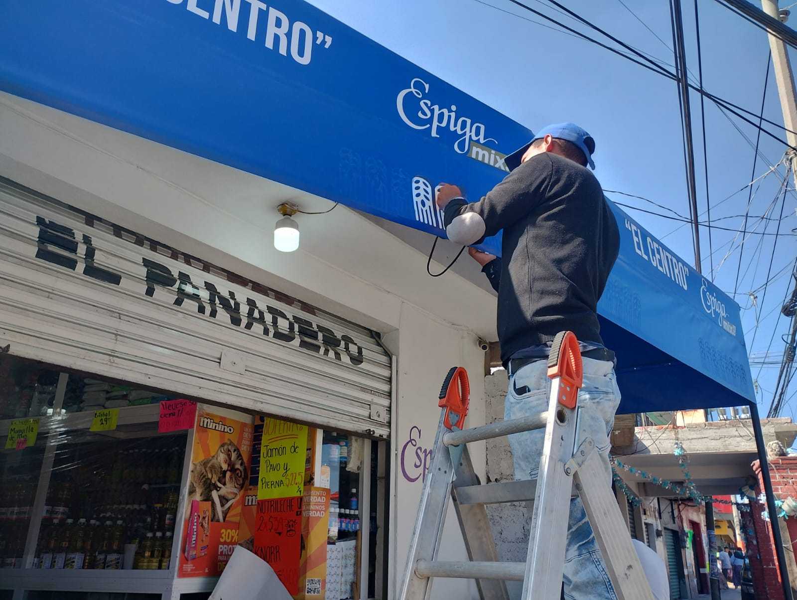Rotulación de toldo azul Espiga Centro Rotulación de toldo azul Espiga Centro
